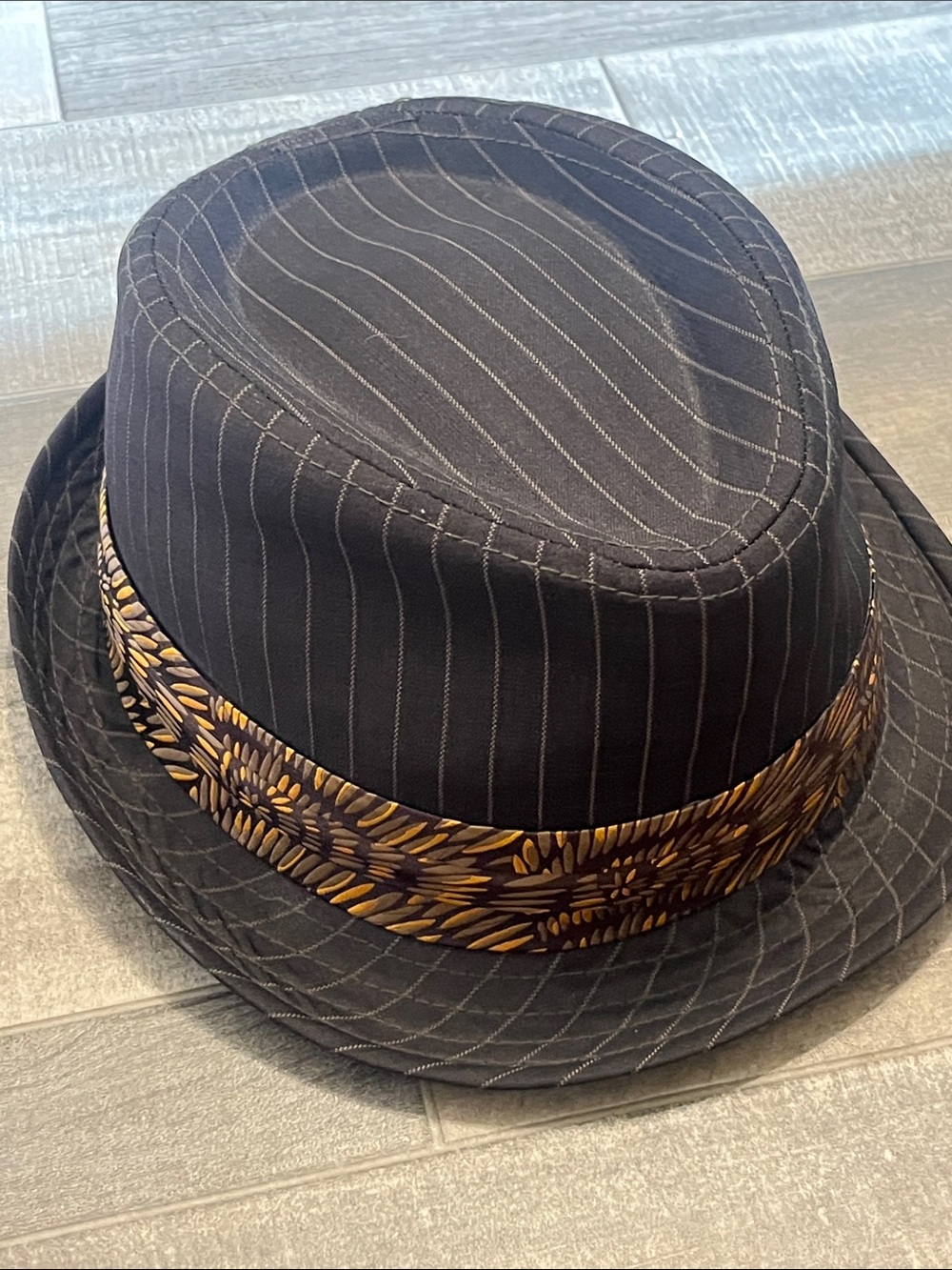 Goorin Bros Black Fedora with Brown and Gold Lined Interior